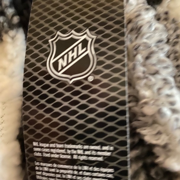 Boston Bruins NHL Sherpa 1/4 Zip Fleece Style Pullover New GIII 4Her Size XL - Picture 7 of 10